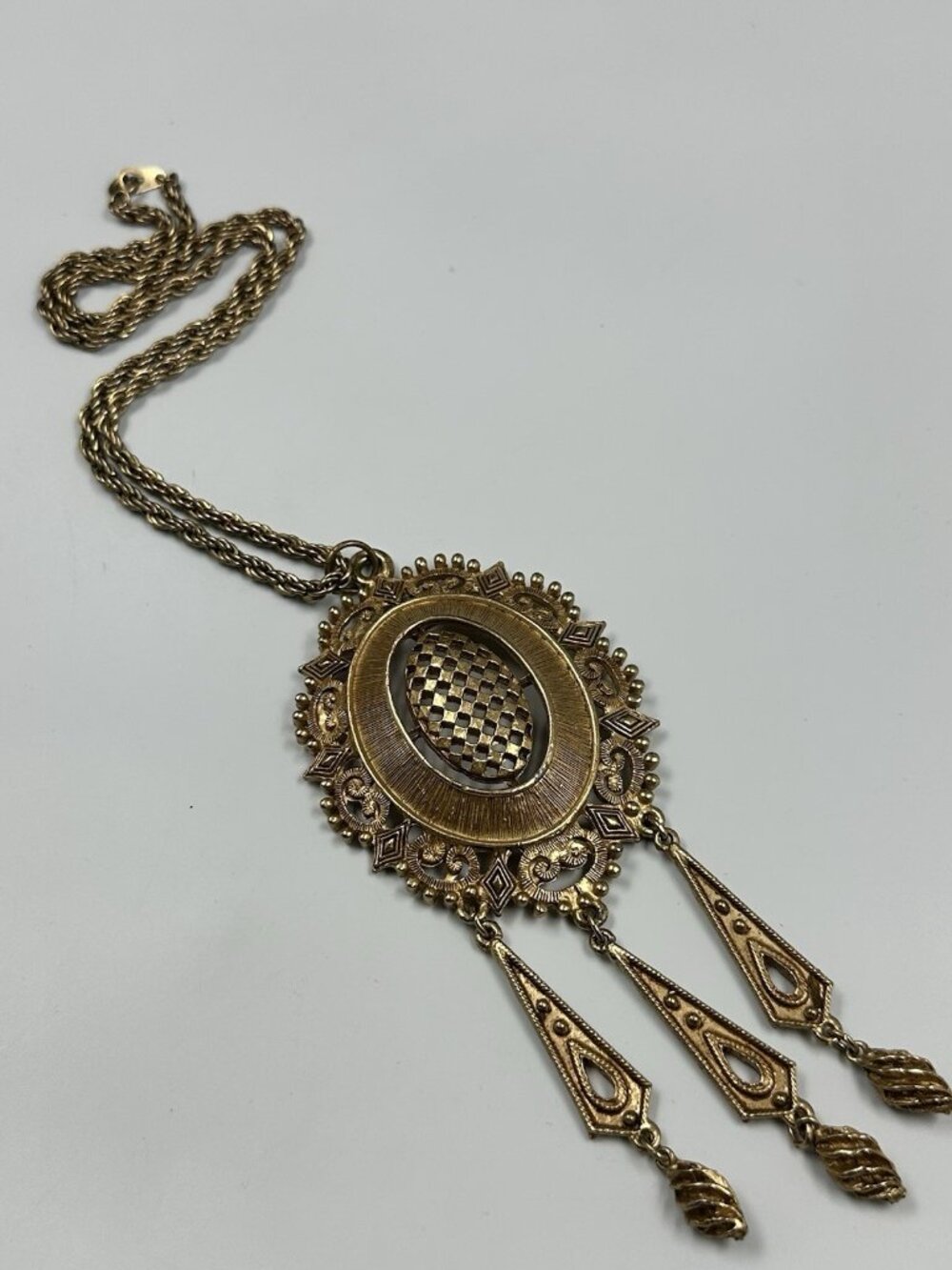 Vintage Medallion Pendant Necklace Gold Tone Ornate Statement Long Chain - Picture 5 of 9